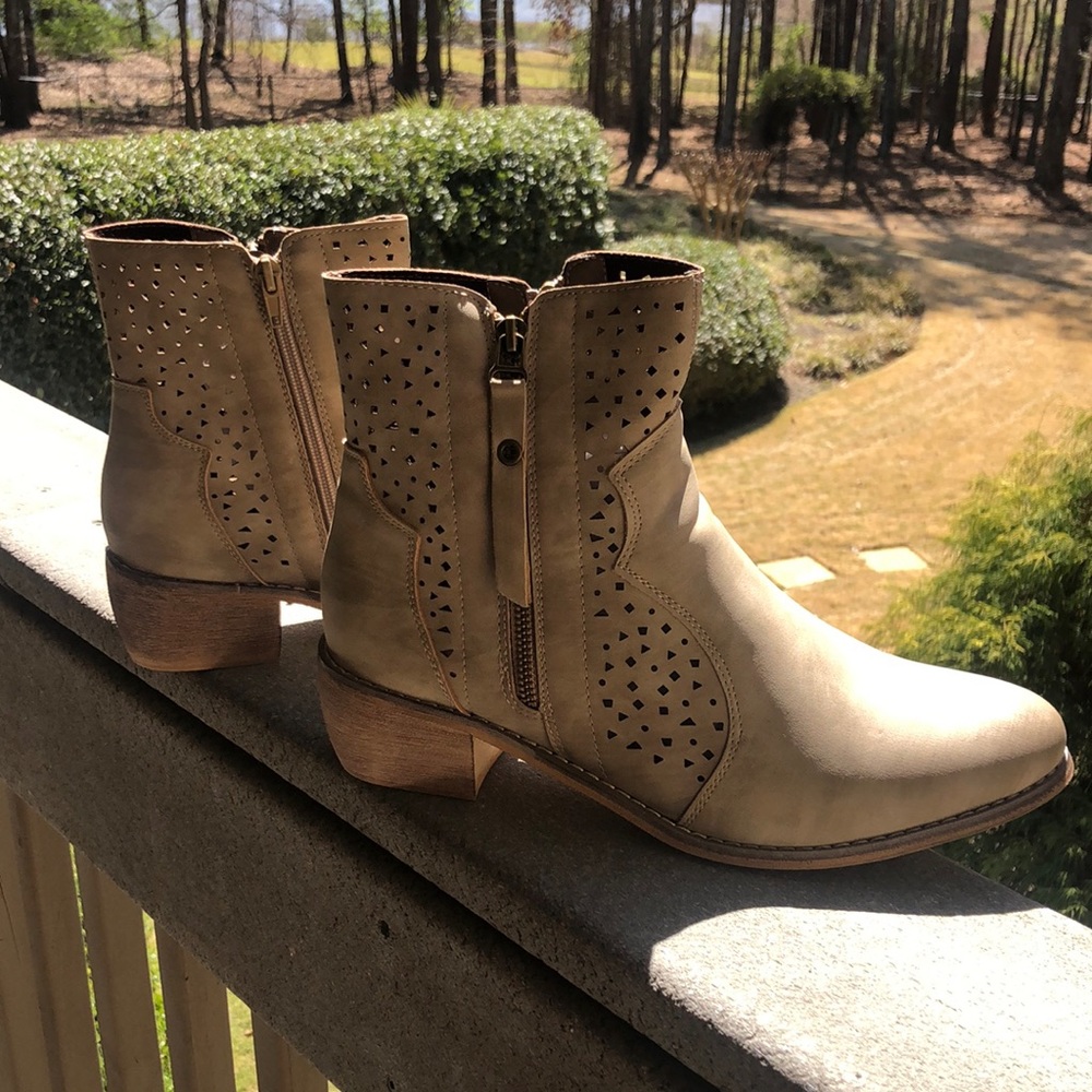 Pierre Dumas booties size 11